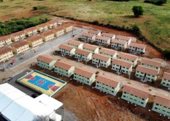 “São chaves da esperança e da dignidade”, afirma Jerônimo ao entregar novas moradias em Euclides da Cunha