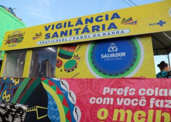 CARNAVAL 2024: Vigilância Sanitária de Salvador realiza ações em comércio, estruturas e serviços dos circuitos 