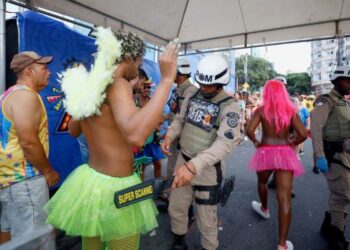 Carnaval 2024 tem policiamento reforçado em todos os circuitos