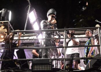 Carlinhos Brown, de corpo fechado e caminhos abertos