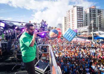 Kart Love puxou “Trio do Amor” na Barra e colocou foliões para arrochar