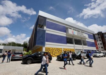 Aulas especiais simultâneas marcam início do ano letivo da rede estadual de ensino