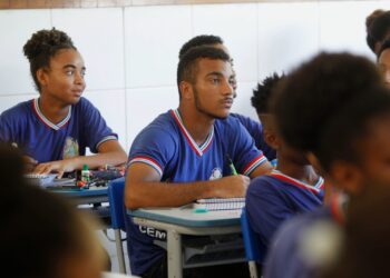Escolas estaduais realizam busca ativa dos estudantes que ainda não foram se matricular
