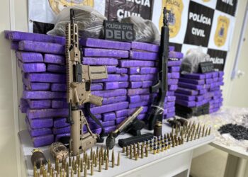 Operação na Valéria apreende fuzis e centenas de porções de drogas