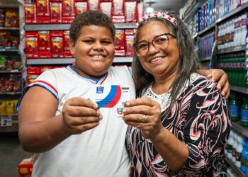 Crédito do Bolsa Presença já está disponível no cartão do programa para famílias dos estudantes beneficiados