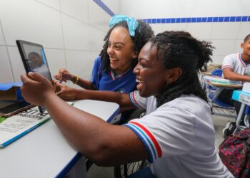 Estudantes do 2º ano do Ensino Médio da rede estadual são beneficiados com 148 mil tablets