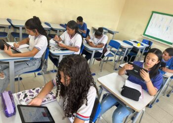 Uso de tablets dinamiza o processo de ensino e aprendizagem dos estudantes da rede estadual