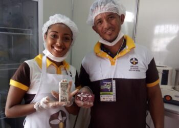 Embaixador e diplomatas de Camarões conhecem projetos de Educação de colégios estaduais de Ilhéus