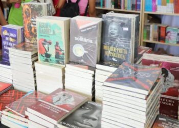 Professores da rede estadual podem se inscrever para receber vale-livro da Bienal