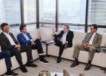 Trade baiano se reúne com ministro e reivindica redução no valor das passagens aéreas