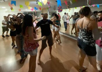 Número de interessados em aprender a dançar forró aumenta em até 70% no São João