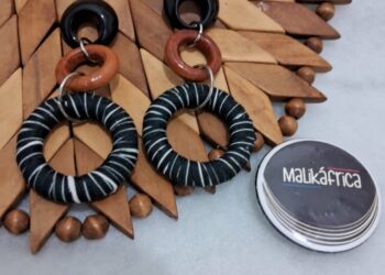 Malikafrica lança nova coleção com peças exclusivas exaltando ancestralidade misturando tecido e madeira