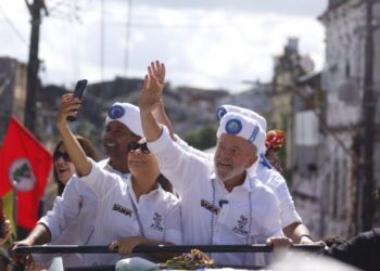 Lula participa da maior festa cívica da Bahia
