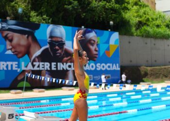 Maior programa social de natação gratuita do nordeste realiza festival nesta sexta