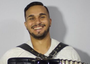 Tom Guimarães assume comando da banda Forrozando