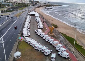 Governo entrega de ambulâncias para 65 municípios