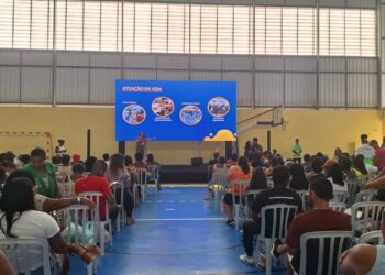 Vigilância Sanitária realiza treinamento com ambulantes que trabalharão no Festival da Virada 2025