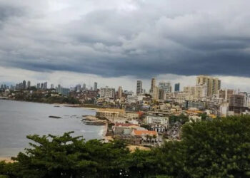 Inema emite alerta de chuvas intensas na Bahia