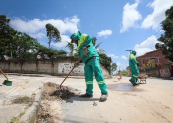 Prefeitura realiza Faxinaço em diversos pontos da sede e orla do município
