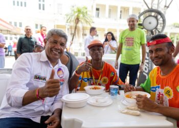 Carnaval: Governo do Estado entrega 56 mil refeições  para trabalhadores informais