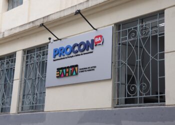 Procon-Ba notifica Coelba após apagões causados por chuvas fortes no estado