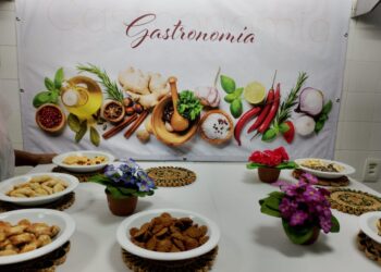 Convivência e novas receitas: aposentadas participam de curso de sequilhos no Senac