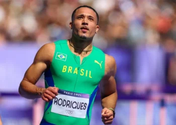 Eduardo de Deus avança às semifinais dos 110m com barreiras em Paris
