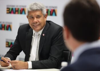 Governador autoriza obra de pavimentação em trecho da rodovia BA-782, no Litoral Norte