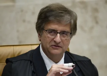 PGR é contra pedido de Bolsonaro para tirar Dino e Zanin de julgamento