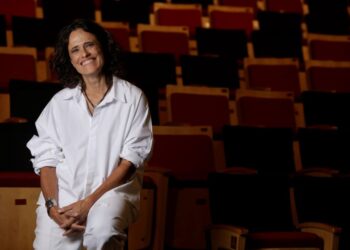 Zélia Duncan será uma das atrações da Bienal do Livro Bahia 2024