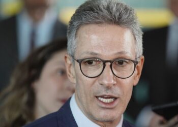 STF dá cinco dias para Zema explicar dispensa de vacinação nas escolas