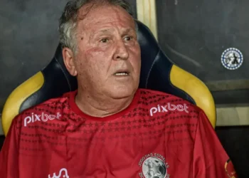 Zico é assaltado em Paris e tem prejuízo de R$ 3 milhões