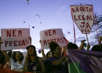 Ausência do Estado distancia meninas e mulheres do aborto legal