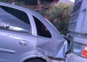 São Caetano: acidente com três veículos e uma carreta causa engarrafamento