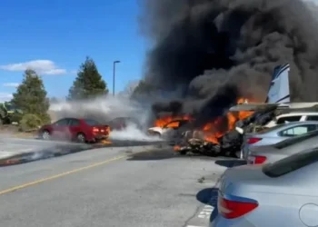 Pensilvânia: avião com cinco passageiros cai em asilo de idosos