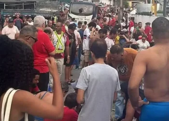 Acidente com micro-ônibus mata sete pessoas em Pernambuco