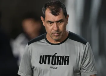 Após vexame histórico diante do Flamengo, Vitória demite técnico na madrugada