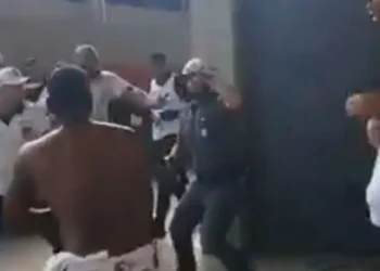 Policial é agredido com soco na cabeça após goleada do Vasco sobre o Santos no Morumbis