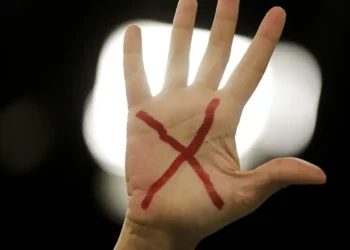 Violência digital contra mulheres atinge níveis alarmantes