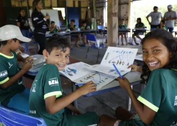 “Z de zangão”: projeto aproveita vivências para alfabetizar no mangue