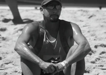 Atleta de vôlei de praia denuncia ataques homofóbicos durante jogo