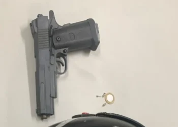 Lobato: PM apreende pistola falsa