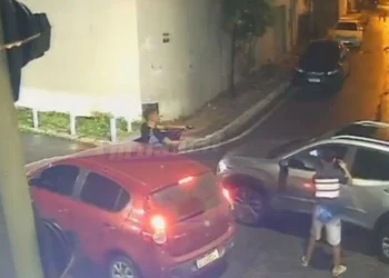 Ipitanga: mulher tem carro roubado por homens armados