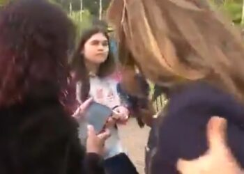 Barraco ao vivo: repórter da Band agride colega da Record