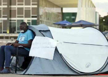 Após ordem de Moraes, deputado aliado de Bolsonaro deixa acampamento