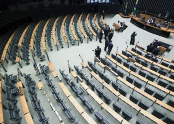 Câmara aprova projeto que pune ocupações de terras