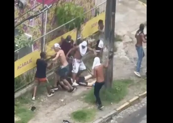 Confronto entre torcidas no Recife deixa feridos e destruição nas ruas