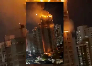 Incêndio atinge prédio em construção em Recife