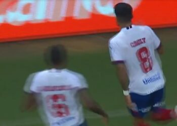 Bahia vira em cima do Flu, em noite de muita chuva e show de Cauly