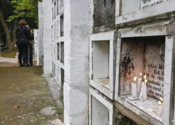 Preço de enterros triplica após concessão de cemitérios em SP